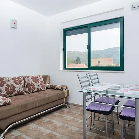Apartment Leo *