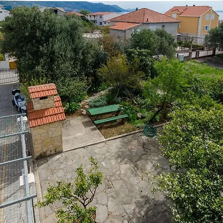 Apartment Leo Orebić